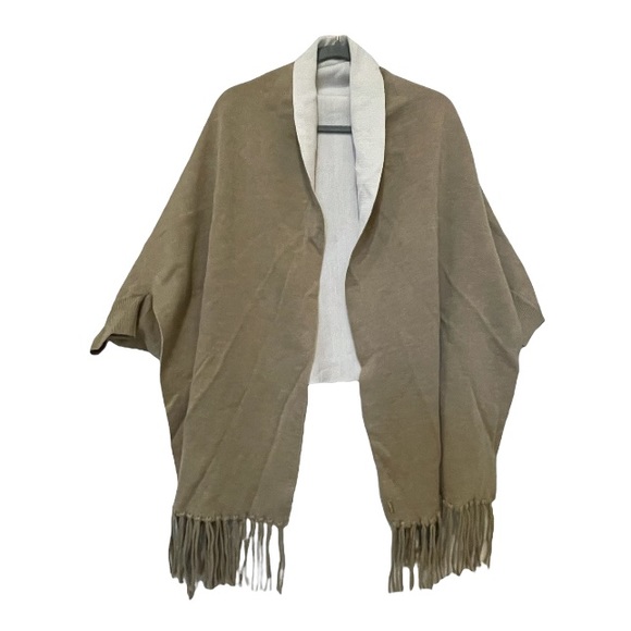 Calvin Klein Sweaters - Calvin Klein oversize cardigan shall white tan dolman sleeve fringe one size